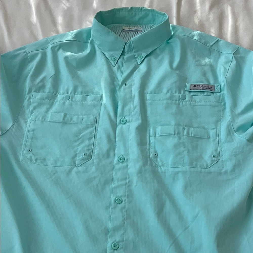 Columbia Men's Light Blue Casual Shirt